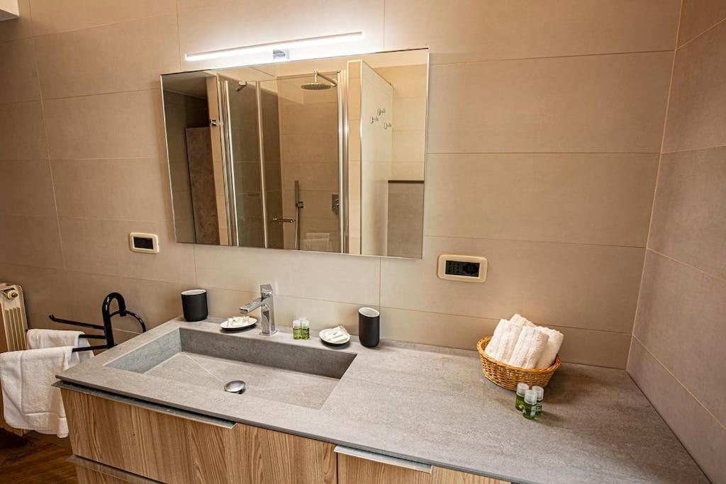 Dimora Al Colosseo, 2 Bedrooms โรม ภายนอก รูปภาพ