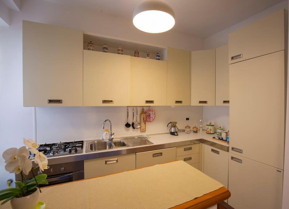 Dimora Al Colosseo, 2 Bedrooms โรม ภายนอก รูปภาพ
